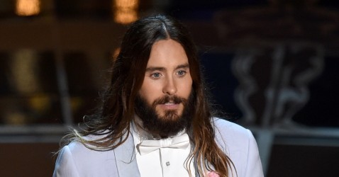 22fev2015---jared-leto-apresenta-o-premio-de-melhor-atriz-coadjuvante-vencido-por-patricia-arquette-de-boyhood---da-infancia-a-juventude-1424660787140_956x500