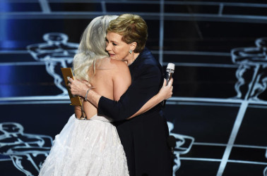 lady-gaga-julie-andrews-oscars-sound-of-music-2015-billboard-650